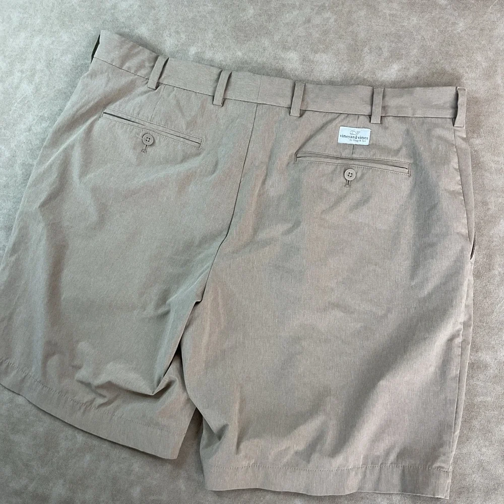 Vineyard Vines Breaker Shorts Men Sz 42B Performance Flat Front Beige Casual